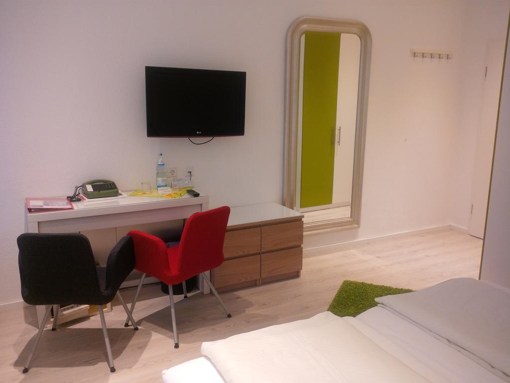 Hotel Barbarossa Karlsruhe Stadtmitte Phòng bức ảnh